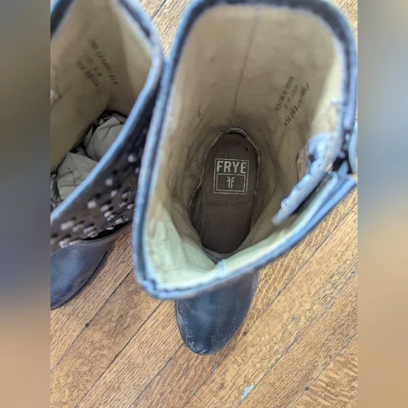 Frye Jenna Distressed Stud Short Moto Black boots in size 5.5 - Picture 12 of 12